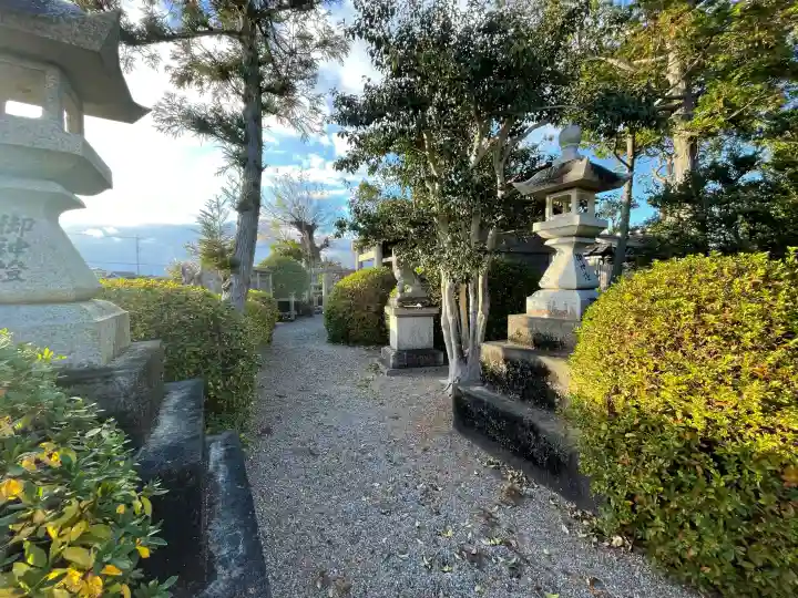 日和神社の{uncategorized: "未分類", other: "その他", undefined: "問題あり", building: "その他建物", grave: "お墓", sacred_gate: "鳥居", guardian: "狛犬", statue: "像", buddha: "仏像", history: "歴史", nature: "自然", garden: "庭園", animal: "動物", pagoda: "塔", temizu: "手水舎", mountain_gate: "山門・神門", sanctuary: "本殿・本堂", subordinate: "末社・摂社", art: "芸術", scenery: "景色", jizo: "地蔵", ema: "絵馬", goshuin: "御朱印", omikuji: "おみくじ", items: "授与品その他", amulet: "お守り", goshuincho: "御朱印帳", eats: "食事", festival: "お祭り", votive_dance: "神楽", shichigosan: "七五三参", wedding: "結婚式", experience: "体験その他", initially: "初詣", around: "周辺", anti_infection: "感染症対策"}