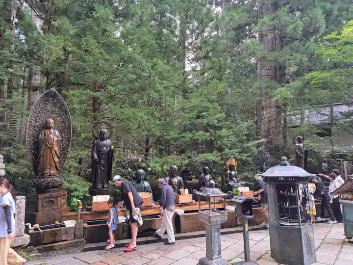 高野山金剛峯寺奥の院(和歌山県)