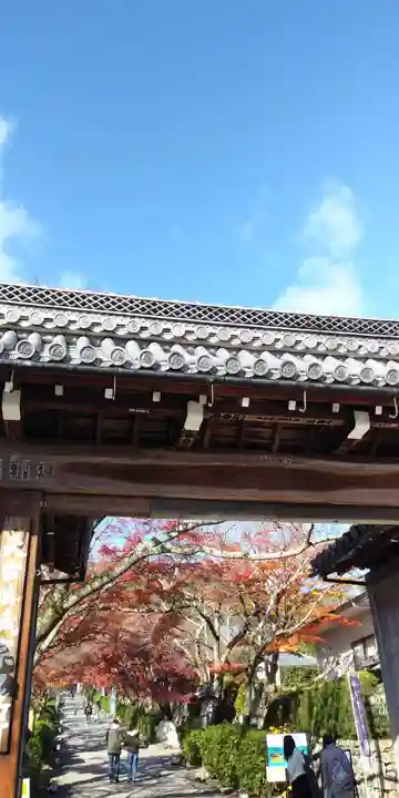 西教寺の山門・神門