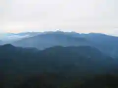 雨飾山北峰の石仏の景色