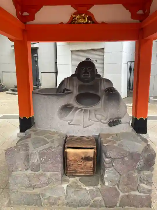 穴八幡宮の{uncategorized: "未分類", other: "その他", undefined: "問題あり", building: "その他建物", grave: "お墓", sacred_gate: "鳥居", guardian: "狛犬", statue: "像", buddha: "仏像", history: "歴史", nature: "自然", garden: "庭園", animal: "動物", pagoda: "塔", temizu: "手水舎", mountain_gate: "山門・神門", sanctuary: "本殿・本堂", subordinate: "末社・摂社", art: "芸術", scenery: "景色", jizo: "地蔵", ema: "絵馬", goshuin: "御朱印", omikuji: "おみくじ", items: "授与品その他", amulet: "お守り", goshuincho: "御朱印帳", eats: "食事", festival: "お祭り", votive_dance: "神楽", shichigosan: "七五三参", wedding: "結婚式", experience: "体験その他", initially: "初詣", around: "周辺", anti_infection: "感染症対策"}