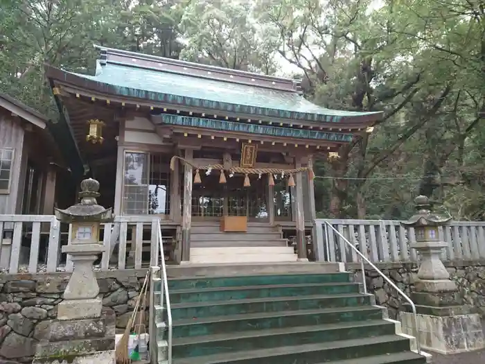 長島神社の本殿