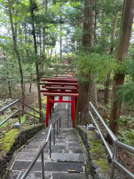 新屋山神社(山梨県)