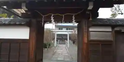 梅宮大社の山門・神門