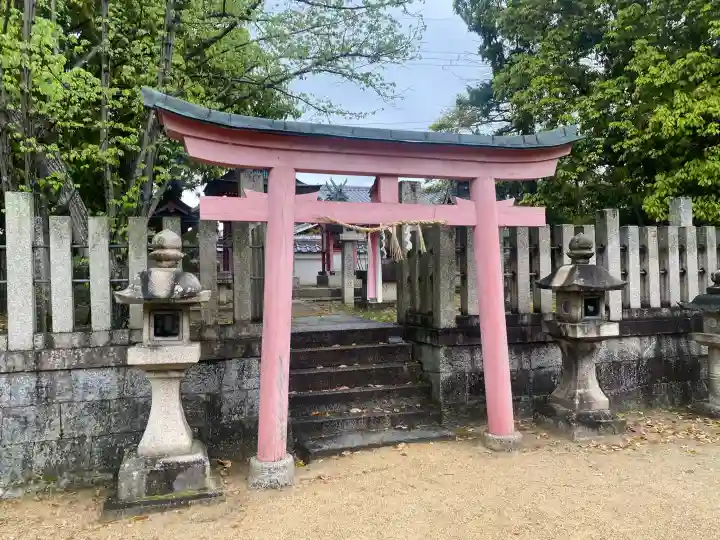 春日神社の{uncategorized: "未分類", other: "その他", undefined: "問題あり", building: "その他建物", grave: "お墓", sacred_gate: "鳥居", guardian: "狛犬", statue: "像", buddha: "仏像", history: "歴史", nature: "自然", garden: "庭園", animal: "動物", pagoda: "塔", temizu: "手水舎", mountain_gate: "山門・神門", sanctuary: "本殿・本堂", subordinate: "末社・摂社", art: "芸術", scenery: "景色", jizo: "地蔵", ema: "絵馬", goshuin: "御朱印", omikuji: "おみくじ", items: "授与品その他", amulet: "お守り", goshuincho: "御朱印帳", eats: "食事", festival: "お祭り", votive_dance: "神楽", shichigosan: "七五三参", wedding: "結婚式", experience: "体験その他", initially: "初詣", around: "周辺", anti_infection: "感染症対策"}