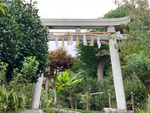 横浜御嶽神社の鳥居