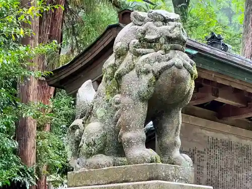 岡太神社・大瀧神社の狛犬