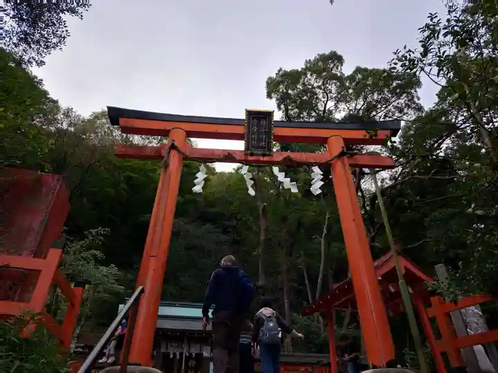櫟谷宗像神社(松尾大社摂社)の鳥居