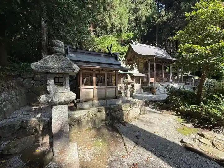 高天彦神社の{uncategorized: "未分類", other: "その他", undefined: "問題あり", building: "その他建物", grave: "お墓", sacred_gate: "鳥居", guardian: "狛犬", statue: "像", buddha: "仏像", history: "歴史", nature: "自然", garden: "庭園", animal: "動物", pagoda: "塔", temizu: "手水舎", mountain_gate: "山門・神門", sanctuary: "本殿・本堂", subordinate: "末社・摂社", art: "芸術", scenery: "景色", jizo: "地蔵", ema: "絵馬", goshuin: "御朱印", omikuji: "おみくじ", items: "授与品その他", amulet: "お守り", goshuincho: "御朱印帳", eats: "食事", festival: "お祭り", votive_dance: "神楽", shichigosan: "七五三参", wedding: "結婚式", experience: "体験その他", initially: "初詣", around: "周辺", anti_infection: "感染症対策"}