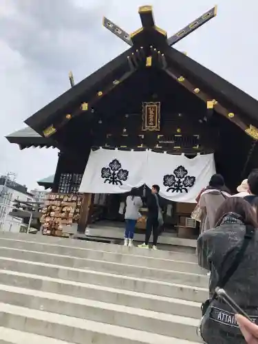 札幌諏訪神社の{uncategorized: "未分類", other: "その他", undefined: "問題あり", building: "その他建物", grave: "お墓", sacred_gate: "鳥居", guardian: "狛犬", statue: "像", buddha: "仏像", history: "歴史", nature: "自然", garden: "庭園", animal: "動物", pagoda: "塔", temizu: "手水舎", mountain_gate: "山門・神門", sanctuary: "本殿・本堂", subordinate: "末社・摂社", art: "芸術", scenery: "景色", jizo: "地蔵", ema: "絵馬", goshuin: "御朱印", omikuji: "おみくじ", items: "授与品その他", amulet: "お守り", goshuincho: "御朱印帳", eats: "食事", festival: "お祭り", votive_dance: "神楽", shichigosan: "七五三参", wedding: "結婚式", experience: "体験その他", initially: "初詣", around: "周辺", anti_infection: "感染症対策"}
