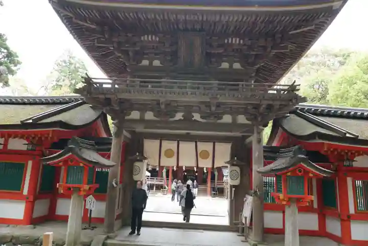 石上神宮の山門・神門