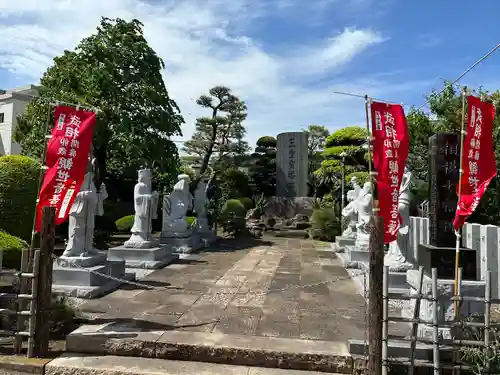 泉龍寺の像