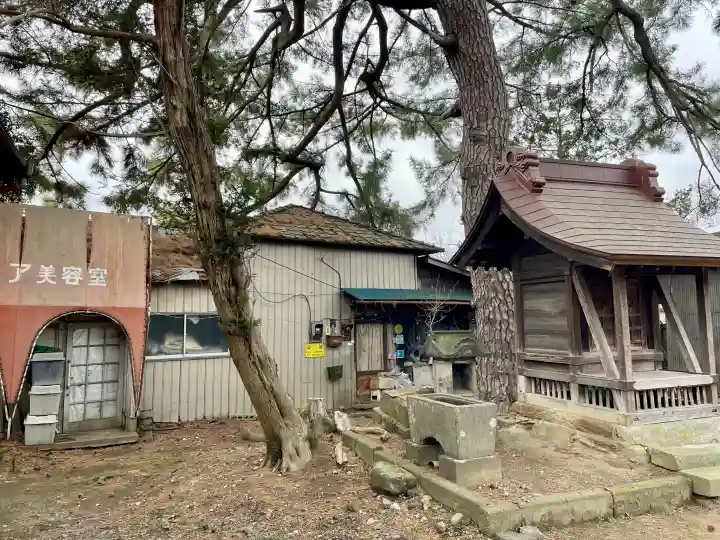 第六天神社の{uncategorized: "未分類", other: "その他", undefined: "問題あり", building: "その他建物", grave: "お墓", sacred_gate: "鳥居", guardian: "狛犬", statue: "像", buddha: "仏像", history: "歴史", nature: "自然", garden: "庭園", animal: "動物", pagoda: "塔", temizu: "手水舎", mountain_gate: "山門・神門", sanctuary: "本殿・本堂", subordinate: "末社・摂社", art: "芸術", scenery: "景色", jizo: "地蔵", ema: "絵馬", goshuin: "御朱印", omikuji: "おみくじ", items: "授与品その他", amulet: "お守り", goshuincho: "御朱印帳", eats: "食事", festival: "お祭り", votive_dance: "神楽", shichigosan: "七五三参", wedding: "結婚式", experience: "体験その他", initially: "初詣", around: "周辺", anti_infection: "感染症対策"}