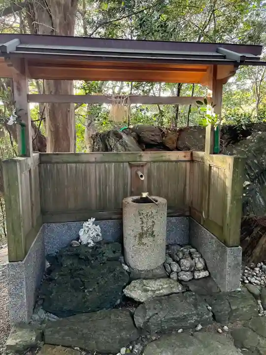 満留山神社の{uncategorized: "未分類", other: "その他", undefined: "問題あり", building: "その他建物", grave: "お墓", sacred_gate: "鳥居", guardian: "狛犬", statue: "像", buddha: "仏像", history: "歴史", nature: "自然", garden: "庭園", animal: "動物", pagoda: "塔", temizu: "手水舎", mountain_gate: "山門・神門", sanctuary: "本殿・本堂", subordinate: "末社・摂社", art: "芸術", scenery: "景色", jizo: "地蔵", ema: "絵馬", goshuin: "御朱印", omikuji: "おみくじ", items: "授与品その他", amulet: "お守り", goshuincho: "御朱印帳", eats: "食事", festival: "お祭り", votive_dance: "神楽", shichigosan: "七五三参", wedding: "結婚式", experience: "体験その他", initially: "初詣", around: "周辺", anti_infection: "感染症対策"}