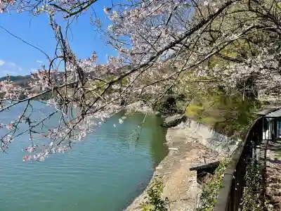 御供岩の{uncategorized: "未分類", other: "その他", undefined: "問題あり", building: "その他建物", grave: "お墓", sacred_gate: "鳥居", guardian: "狛犬", statue: "像", buddha: "仏像", history: "歴史", nature: "自然", garden: "庭園", animal: "動物", pagoda: "塔", temizu: "手水舎", mountain_gate: "山門・神門", sanctuary: "本殿・本堂", subordinate: "末社・摂社", art: "芸術", scenery: "景色", jizo: "地蔵", ema: "絵馬", goshuin: "御朱印", omikuji: "おみくじ", items: "授与品その他", amulet: "お守り", goshuincho: "御朱印帳", eats: "食事", festival: "お祭り", votive_dance: "神楽", shichigosan: "七五三参", wedding: "結婚式", experience: "体験その他", initially: "初詣", around: "周辺", anti_infection: "感染症対策"}