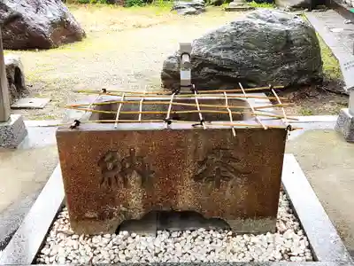漆部神社の手水舎