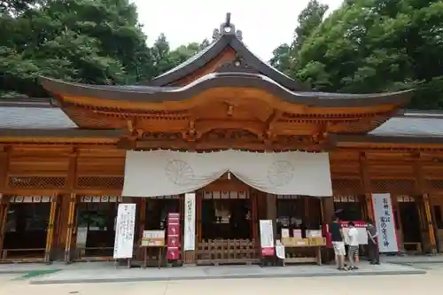 穂高神社本宮の本殿