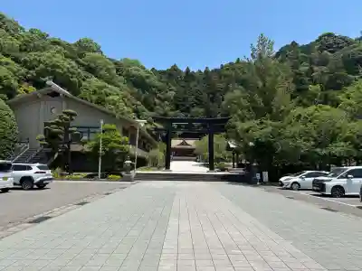 鹿児島縣護國神社の{uncategorized: "未分類", other: "その他", undefined: "問題あり", building: "その他建物", grave: "お墓", sacred_gate: "鳥居", guardian: "狛犬", statue: "像", buddha: "仏像", history: "歴史", nature: "自然", garden: "庭園", animal: "動物", pagoda: "塔", temizu: "手水舎", mountain_gate: "山門・神門", sanctuary: "本殿・本堂", subordinate: "末社・摂社", art: "芸術", scenery: "景色", jizo: "地蔵", ema: "絵馬", goshuin: "御朱印", omikuji: "おみくじ", items: "授与品その他", amulet: "お守り", goshuincho: "御朱印帳", eats: "食事", festival: "お祭り", votive_dance: "神楽", shichigosan: "七五三参", wedding: "結婚式", experience: "体験その他", initially: "初詣", around: "周辺", anti_infection: "感染症対策"}