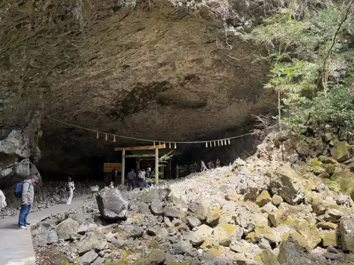 天岩戸神社の{uncategorized: "未分類", other: "その他", undefined: "問題あり", building: "その他建物", grave: "お墓", sacred_gate: "鳥居", guardian: "狛犬", statue: "像", buddha: "仏像", history: "歴史", nature: "自然", garden: "庭園", animal: "動物", pagoda: "塔", temizu: "手水舎", mountain_gate: "山門・神門", sanctuary: "本殿・本堂", subordinate: "末社・摂社", art: "芸術", scenery: "景色", jizo: "地蔵", ema: "絵馬", goshuin: "御朱印", omikuji: "おみくじ", items: "授与品その他", amulet: "お守り", goshuincho: "御朱印帳", eats: "食事", festival: "お祭り", votive_dance: "神楽", shichigosan: "七五三参", wedding: "結婚式", experience: "体験その他", initially: "初詣", around: "周辺", anti_infection: "感染症対策"}