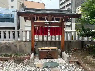 赤手拭稲荷神社の{uncategorized: "未分類", other: "その他", undefined: "問題あり", building: "その他建物", grave: "お墓", sacred_gate: "鳥居", guardian: "狛犬", statue: "像", buddha: "仏像", history: "歴史", nature: "自然", garden: "庭園", animal: "動物", pagoda: "塔", temizu: "手水舎", mountain_gate: "山門・神門", sanctuary: "本殿・本堂", subordinate: "末社・摂社", art: "芸術", scenery: "景色", jizo: "地蔵", ema: "絵馬", goshuin: "御朱印", omikuji: "おみくじ", items: "授与品その他", amulet: "お守り", goshuincho: "御朱印帳", eats: "食事", festival: "お祭り", votive_dance: "神楽", shichigosan: "七五三参", wedding: "結婚式", experience: "体験その他", initially: "初詣", around: "周辺", anti_infection: "感染症対策"}