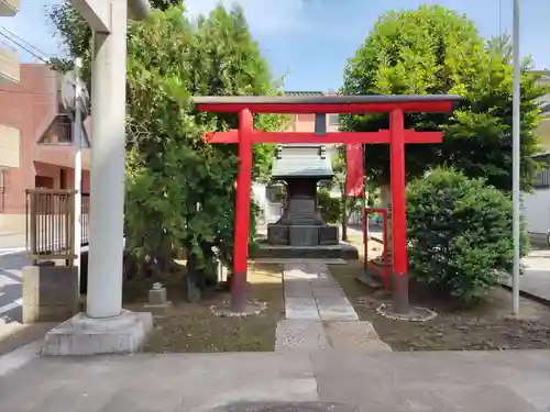 小松翁稲荷神社の鳥居