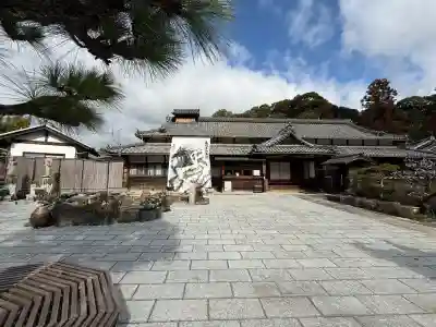 円生院の{uncategorized: "未分類", other: "その他", undefined: "問題あり", building: "その他建物", grave: "お墓", sacred_gate: "鳥居", guardian: "狛犬", statue: "像", buddha: "仏像", history: "歴史", nature: "自然", garden: "庭園", animal: "動物", pagoda: "塔", temizu: "手水舎", mountain_gate: "山門・神門", sanctuary: "本殿・本堂", subordinate: "末社・摂社", art: "芸術", scenery: "景色", jizo: "地蔵", ema: "絵馬", goshuin: "御朱印", omikuji: "おみくじ", items: "授与品その他", amulet: "お守り", goshuincho: "御朱印帳", eats: "食事", festival: "お祭り", votive_dance: "神楽", shichigosan: "七五三参", wedding: "結婚式", experience: "体験その他", initially: "初詣", around: "周辺", anti_infection: "感染症対策"}