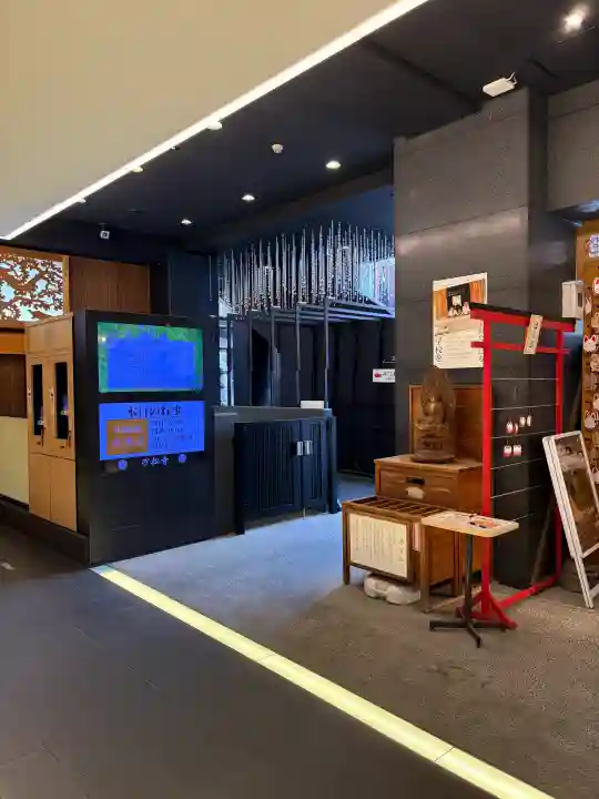 万松寺の{uncategorized: "未分類", other: "その他", undefined: "問題あり", building: "その他建物", grave: "お墓", sacred_gate: "鳥居", guardian: "狛犬", statue: "像", buddha: "仏像", history: "歴史", nature: "自然", garden: "庭園", animal: "動物", pagoda: "塔", temizu: "手水舎", mountain_gate: "山門・神門", sanctuary: "本殿・本堂", subordinate: "末社・摂社", art: "芸術", scenery: "景色", jizo: "地蔵", ema: "絵馬", goshuin: "御朱印", omikuji: "おみくじ", items: "授与品その他", amulet: "お守り", goshuincho: "御朱印帳", eats: "食事", festival: "お祭り", votive_dance: "神楽", shichigosan: "七五三参", wedding: "結婚式", experience: "体験その他", initially: "初詣", around: "周辺", anti_infection: "感染症対策"}