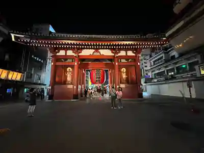 浅草寺の山門・神門