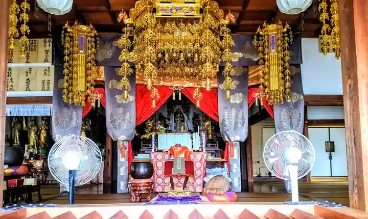 弥勒寺の本殿・本堂