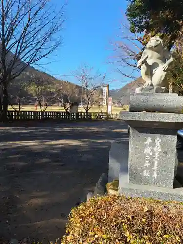 雲八幡宮の像