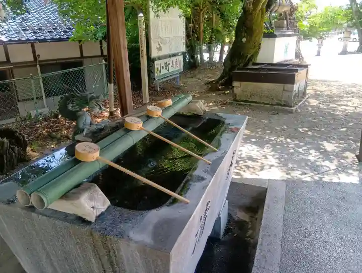 加佐美神社の{uncategorized: "未分類", other: "その他", undefined: "問題あり", building: "その他建物", grave: "お墓", sacred_gate: "鳥居", guardian: "狛犬", statue: "像", buddha: "仏像", history: "歴史", nature: "自然", garden: "庭園", animal: "動物", pagoda: "塔", temizu: "手水舎", mountain_gate: "山門・神門", sanctuary: "本殿・本堂", subordinate: "末社・摂社", art: "芸術", scenery: "景色", jizo: "地蔵", ema: "絵馬", goshuin: "御朱印", omikuji: "おみくじ", items: "授与品その他", amulet: "お守り", goshuincho: "御朱印帳", eats: "食事", festival: "お祭り", votive_dance: "神楽", shichigosan: "七五三参", wedding: "結婚式", experience: "体験その他", initially: "初詣", around: "周辺", anti_infection: "感染症対策"}