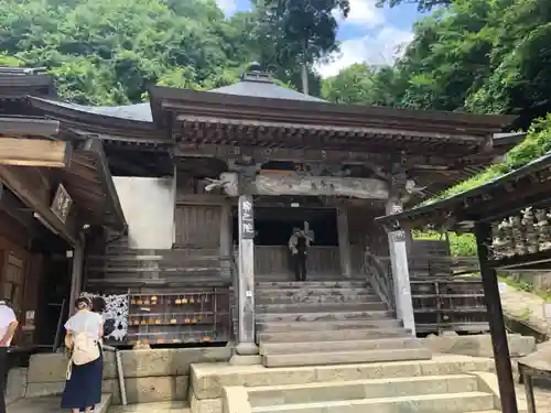 宝珠山 立石寺の本殿・本堂