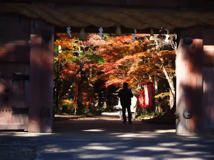 目の霊山 油山寺の山門・神門