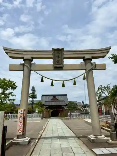總社 和田八幡宮の{uncategorized: "未分類", other: "その他", undefined: "問題あり", building: "その他建物", grave: "お墓", sacred_gate: "鳥居", guardian: "狛犬", statue: "像", buddha: "仏像", history: "歴史", nature: "自然", garden: "庭園", animal: "動物", pagoda: "塔", temizu: "手水舎", mountain_gate: "山門・神門", sanctuary: "本殿・本堂", subordinate: "末社・摂社", art: "芸術", scenery: "景色", jizo: "地蔵", ema: "絵馬", goshuin: "御朱印", omikuji: "おみくじ", items: "授与品その他", amulet: "お守り", goshuincho: "御朱印帳", eats: "食事", festival: "お祭り", votive_dance: "神楽", shichigosan: "七五三参", wedding: "結婚式", experience: "体験その他", initially: "初詣", around: "周辺", anti_infection: "感染症対策"}