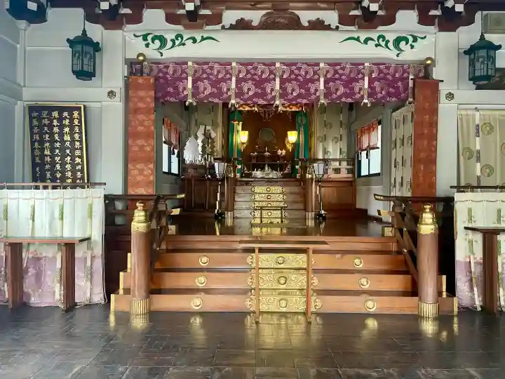 河原町稲荷神社の{uncategorized: "未分類", other: "その他", undefined: "問題あり", building: "その他建物", grave: "お墓", sacred_gate: "鳥居", guardian: "狛犬", statue: "像", buddha: "仏像", history: "歴史", nature: "自然", garden: "庭園", animal: "動物", pagoda: "塔", temizu: "手水舎", mountain_gate: "山門・神門", sanctuary: "本殿・本堂", subordinate: "末社・摂社", art: "芸術", scenery: "景色", jizo: "地蔵", ema: "絵馬", goshuin: "御朱印", omikuji: "おみくじ", items: "授与品その他", amulet: "お守り", goshuincho: "御朱印帳", eats: "食事", festival: "お祭り", votive_dance: "神楽", shichigosan: "七五三参", wedding: "結婚式", experience: "体験その他", initially: "初詣", around: "周辺", anti_infection: "感染症対策"}