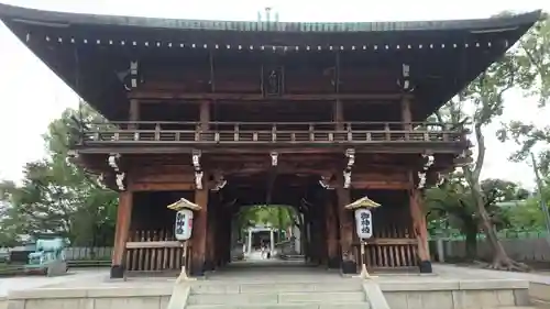 石切劔箭神社の山門