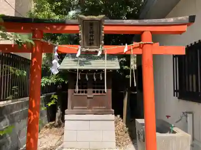 幸久稲荷神社（御穂鹿嶋神社境外社）の{uncategorized: "未分類", other: "その他", undefined: "問題あり", building: "その他建物", grave: "お墓", sacred_gate: "鳥居", guardian: "狛犬", statue: "像", buddha: "仏像", history: "歴史", nature: "自然", garden: "庭園", animal: "動物", pagoda: "塔", temizu: "手水舎", mountain_gate: "山門・神門", sanctuary: "本殿・本堂", subordinate: "末社・摂社", art: "芸術", scenery: "景色", jizo: "地蔵", ema: "絵馬", goshuin: "御朱印", omikuji: "おみくじ", items: "授与品その他", amulet: "お守り", goshuincho: "御朱印帳", eats: "食事", festival: "お祭り", votive_dance: "神楽", shichigosan: "七五三参", wedding: "結婚式", experience: "体験その他", initially: "初詣", around: "周辺", anti_infection: "感染症対策"}