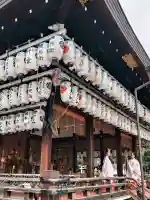八坂神社(祇園さん)の{uncategorized: "未分類", other: "その他", undefined: "問題あり", building: "その他建物", grave: "お墓", sacred_gate: "鳥居", guardian: "狛犬", statue: "像", buddha: "仏像", history: "歴史", nature: "自然", garden: "庭園", animal: "動物", pagoda: "塔", temizu: "手水舎", mountain_gate: "山門・神門", sanctuary: "本殿・本堂", subordinate: "末社・摂社", art: "芸術", scenery: "景色", jizo: "地蔵", ema: "絵馬", goshuin: "御朱印", omikuji: "おみくじ", items: "授与品その他", amulet: "お守り", goshuincho: "御朱印帳", eats: "食事", festival: "お祭り", votive_dance: "神楽", shichigosan: "七五三参", wedding: "結婚式", experience: "体験その他", initially: "初詣", around: "周辺", anti_infection: "感染症対策"}