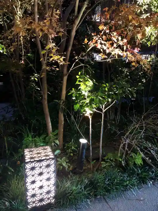 福徳神社(芽吹稲荷)の庭園