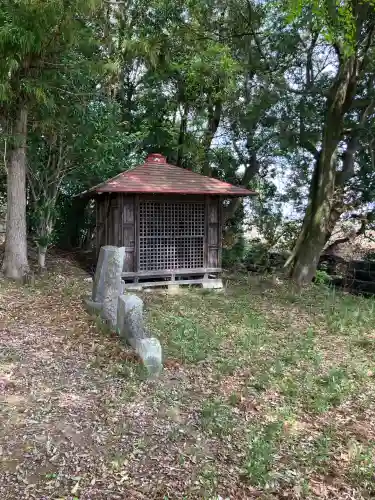 川中子熊野神社の{uncategorized: "未分類", other: "その他", undefined: "問題あり", building: "その他建物", grave: "お墓", sacred_gate: "鳥居", guardian: "狛犬", statue: "像", buddha: "仏像", history: "歴史", nature: "自然", garden: "庭園", animal: "動物", pagoda: "塔", temizu: "手水舎", mountain_gate: "山門・神門", sanctuary: "本殿・本堂", subordinate: "末社・摂社", art: "芸術", scenery: "景色", jizo: "地蔵", ema: "絵馬", goshuin: "御朱印", omikuji: "おみくじ", items: "授与品その他", amulet: "お守り", goshuincho: "御朱印帳", eats: "食事", festival: "お祭り", votive_dance: "神楽", shichigosan: "七五三参", wedding: "結婚式", experience: "体験その他", initially: "初詣", around: "周辺", anti_infection: "感染症対策"}