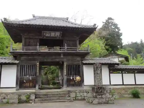 秩父札所三十二番　法性寺の山門・神門
