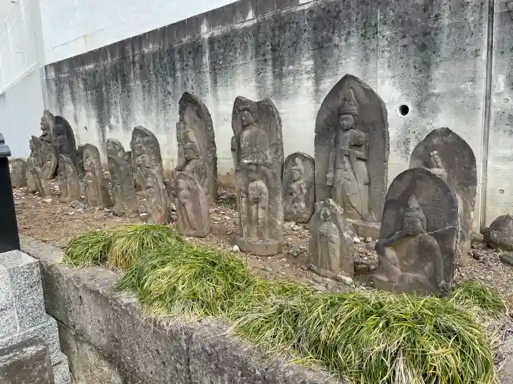 浄運寺の{uncategorized: "未分類", other: "その他", undefined: "問題あり", building: "その他建物", grave: "お墓", sacred_gate: "鳥居", guardian: "狛犬", statue: "像", buddha: "仏像", history: "歴史", nature: "自然", garden: "庭園", animal: "動物", pagoda: "塔", temizu: "手水舎", mountain_gate: "山門・神門", sanctuary: "本殿・本堂", subordinate: "末社・摂社", art: "芸術", scenery: "景色", jizo: "地蔵", ema: "絵馬", goshuin: "御朱印", omikuji: "おみくじ", items: "授与品その他", amulet: "お守り", goshuincho: "御朱印帳", eats: "食事", festival: "お祭り", votive_dance: "神楽", shichigosan: "七五三参", wedding: "結婚式", experience: "体験その他", initially: "初詣", around: "周辺", anti_infection: "感染症対策"}