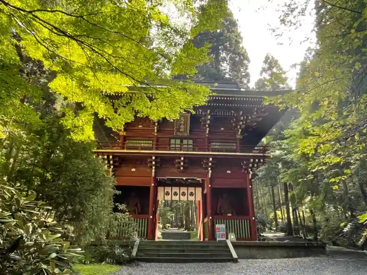 御岩神社の山門・神門