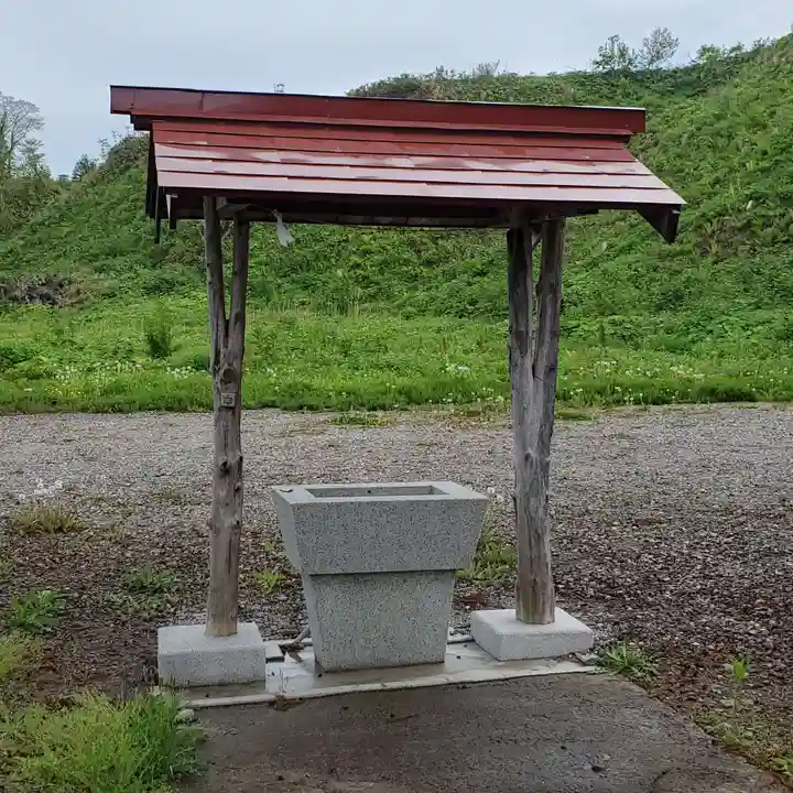 山越諏訪神社の手水舎