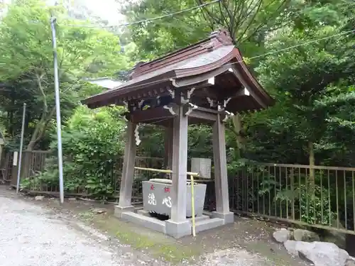神明社の手水舎
