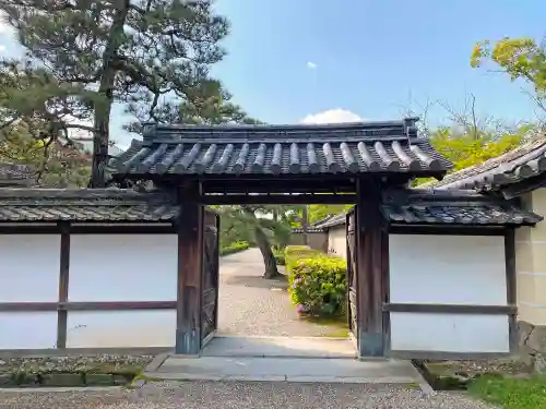 中宮寺の山門