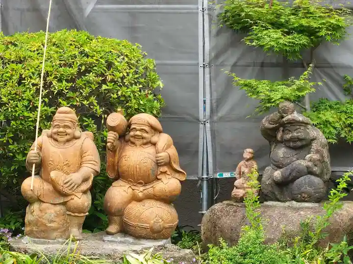 荒井神社の像