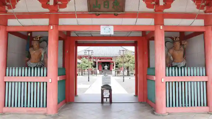 津観音の山門・神門