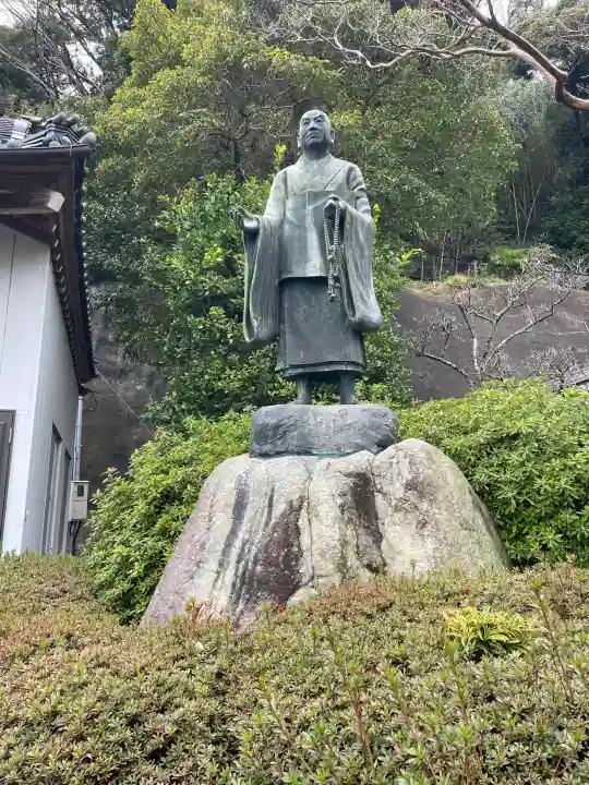 最福寺の{uncategorized: "未分類", other: "その他", undefined: "問題あり", building: "その他建物", grave: "お墓", sacred_gate: "鳥居", guardian: "狛犬", statue: "像", buddha: "仏像", history: "歴史", nature: "自然", garden: "庭園", animal: "動物", pagoda: "塔", temizu: "手水舎", mountain_gate: "山門・神門", sanctuary: "本殿・本堂", subordinate: "末社・摂社", art: "芸術", scenery: "景色", jizo: "地蔵", ema: "絵馬", goshuin: "御朱印", omikuji: "おみくじ", items: "授与品その他", amulet: "お守り", goshuincho: "御朱印帳", eats: "食事", festival: "お祭り", votive_dance: "神楽", shichigosan: "七五三参", wedding: "結婚式", experience: "体験その他", initially: "初詣", around: "周辺", anti_infection: "感染症対策"}