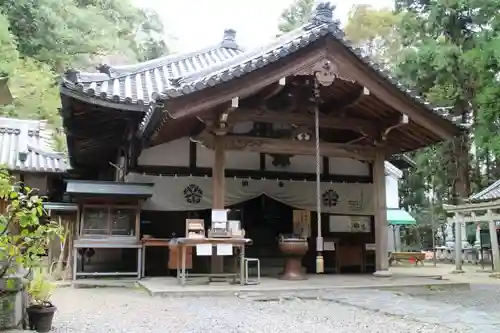 宝山寺の本殿